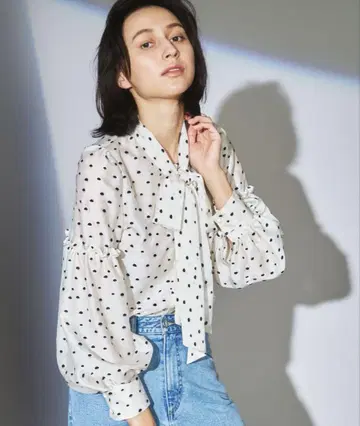 GRACE CONTINENTAL 상의 미사용 새상품 25SS