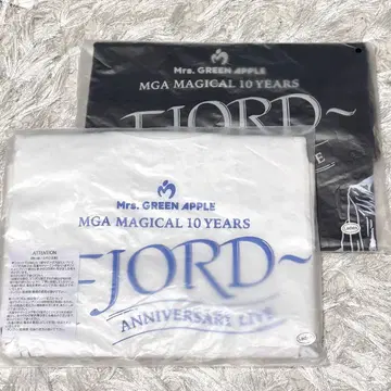 MGA 미세스 FJORD 로고 티셔츠 화이트 블랙 크롭
