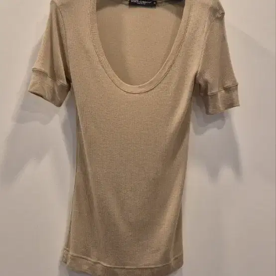 〈Dolce & Gabbana〉シャツ コットン ロゴプレート（関税込み） DOLCE&GABBANA コットンTシャツ プレート - メルカリ