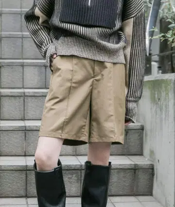 KBF 핀턱 숏 팬츠