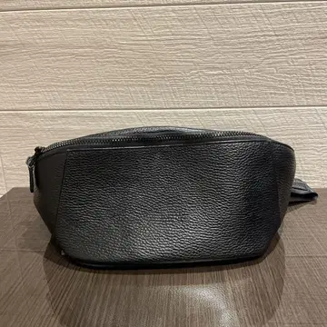 바니스 뉴욕 블랙 합성 피혁 바디백 중고
