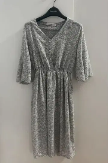 작은 꽃 무늬 7부 소매 원피스