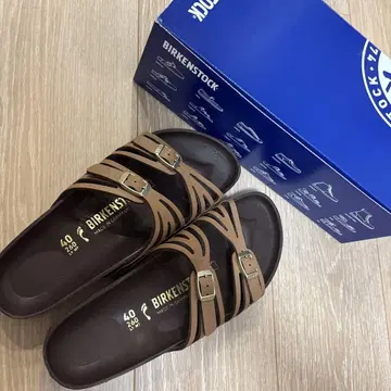 새상품 박스형 BIRKENSTOCK 샌들