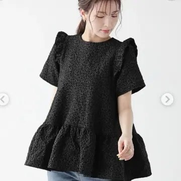 Fit more 플라워 자카드 티어드 탑 반팔 블랙