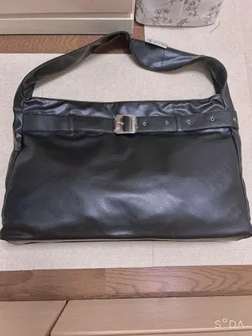 HARE 블랙 숄더백