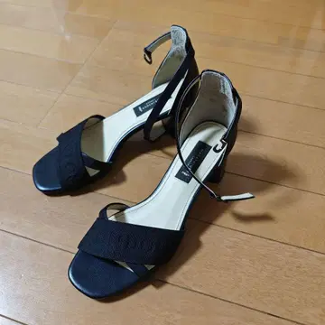 매킨토시 런던 블랙 스트랩 샌들 오픈토