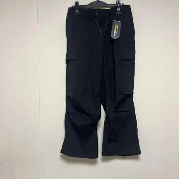 블랙 카고 팬츠 드로 코드 포함