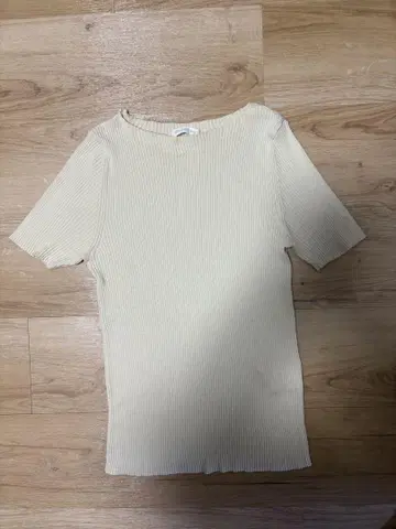 GALERIE VIE 베이지 리브 니트 반팔