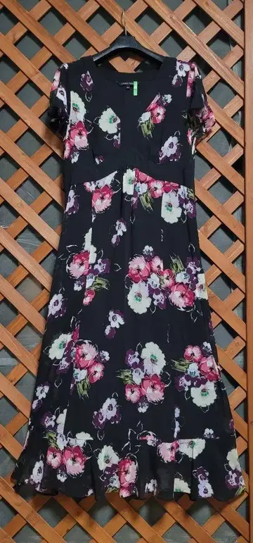 LAURA ASHLEY 꽃무늬 슬리브리스 원피스