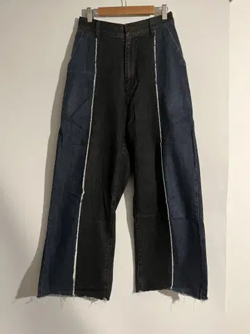 투톤 컬러 데님 팬츠 평평하게 놓은 상태 34cm