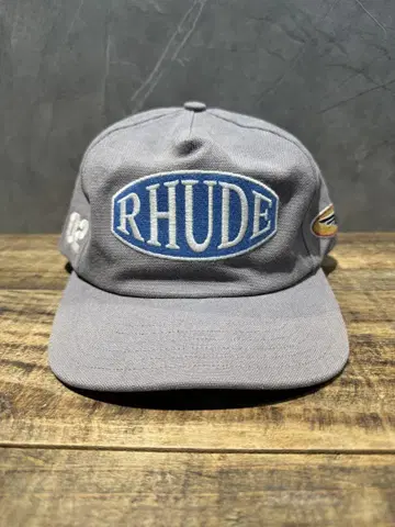 RHUDE 로고 자수 캡 모자