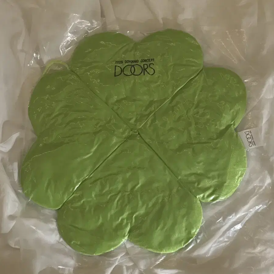 NCT | 엔시티 NCT 127 Doors Clover Cushion + Clover Confetti
