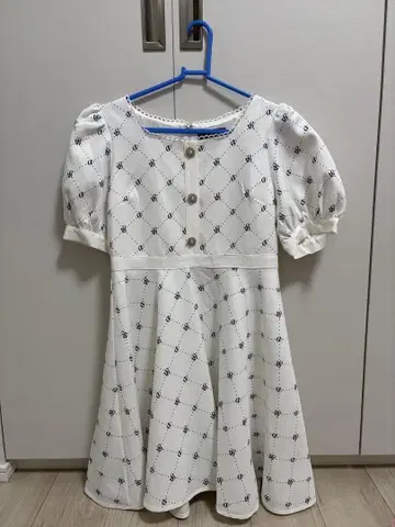evelyn 로고 플레어 원피스