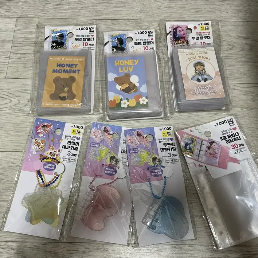 Daiso items in bulk (toploader, deco key ring, binder refill