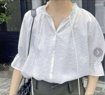 스픽 앤 스팬 하이브리드 스탠드 프릴 블라우스