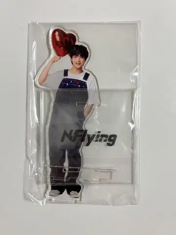 n.flying 재현 아크릴 스탠드