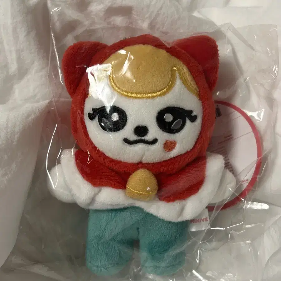 IVE MINIVE ミニブ クリスマス ぬいぐるみ　CHEEZ／リズ Amazon.co.jp: IVE minive クリスマス限定cheez リズ ぬいぐるみ