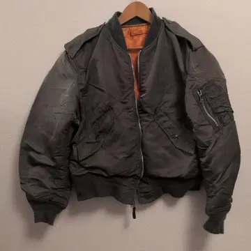 L2-B 비행 점퍼 ALPHA INDUSTRIES 제작