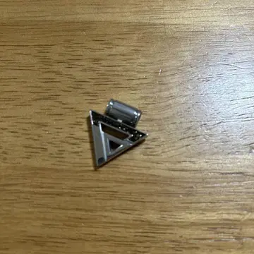 코란토테 실버 블랙 삼각형 목걸이