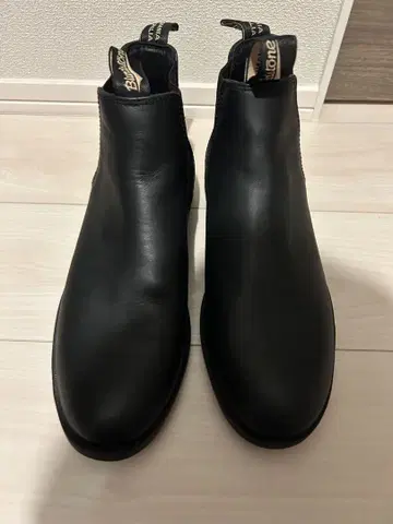 BLUNDSTONE 블랙 가죽 사이드 고어 부츠 호주산