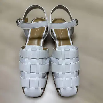구르카 샌들 화이트 칼라