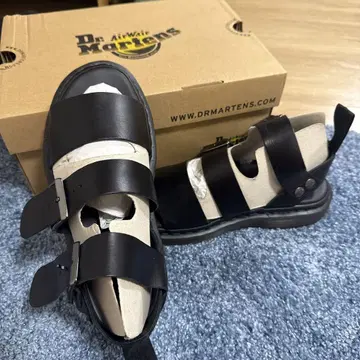 닥터마틴 Dr.Martens 그리폰 스트랩 샌들 23cm