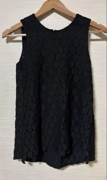 봉퓌탄 블랙 레이스 슬리브리스 탑