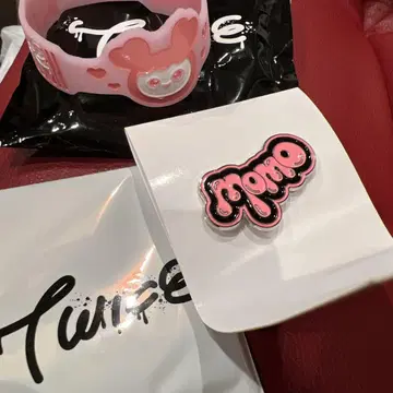 TWICE 허벅지 모브리 랜덤 축광 러버 밴드, 랜덤 핀 배지