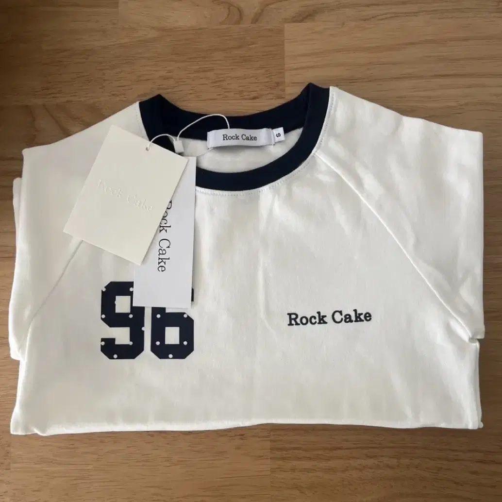 【ROCKCAKE】96 Dot Ringer Top リンガー Tシャツ Rockcake 96 dot ringer top (new) on Bunjang Global Site.