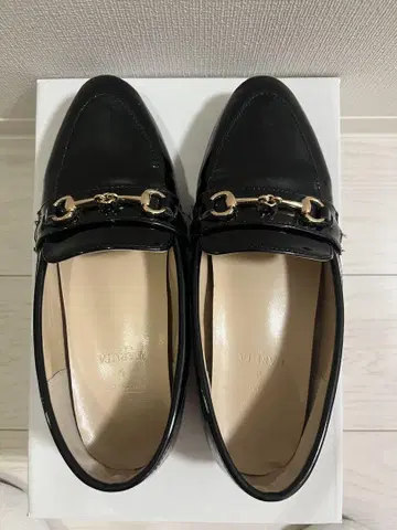 HARUTA 블랙 로퍼 에나멜