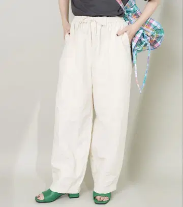 freaks store 커브 실루엣 나일론 팬츠 화이트