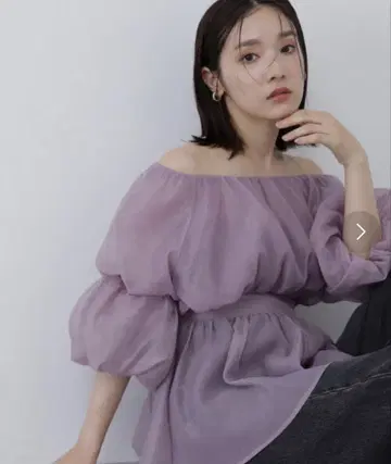 시어 개더 페플럼 블라우스