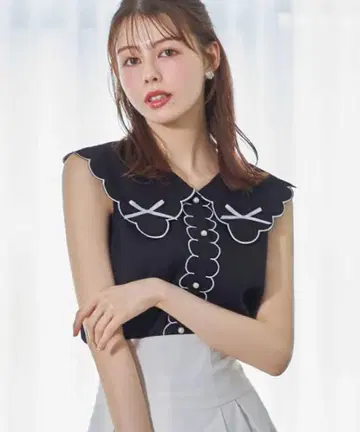 Tocco Closet 블랙 리본 포함 배색 스캘럽 블라우스