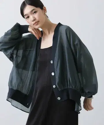 새상품 그레디 브릴리언트 시어 백 티어드 V 넥 가디건