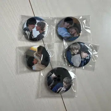25시, 아카사카에서 트레이딩 캔뱃지 5개 세트