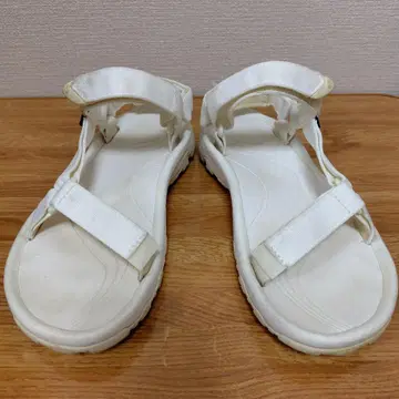 화이트 스포츠 샌들 조정 가능