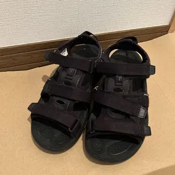KEEN 방수 블랙 아웃도어 샌들