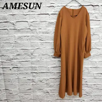 i22 AMESUN V 넥 긴팔 롱 원피스 뒷면 지퍼 포켓 브라운 계열