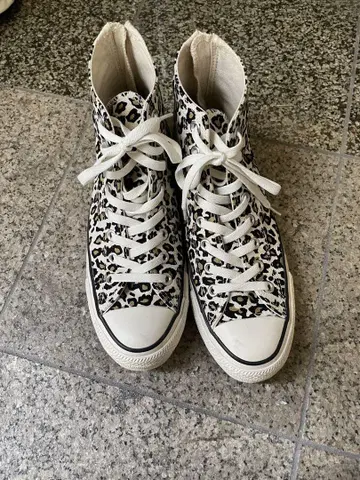 CONVERSE 레오파드 무늬 스니커즈