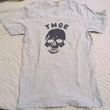 TMGE 리바이스 콜라보 스컬 디자인 티셔츠 그레이