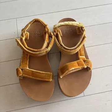 teva 샌들