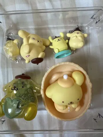 푸딩 피규어와 가챠 모음.