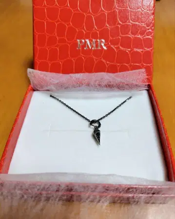 PMR 블랙 목걸이 뾰족한 펜던트