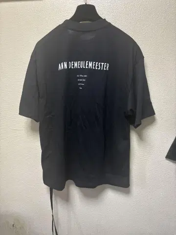 ANN DEMEULEMEESTER 블랙 티셔츠 페더 프린트