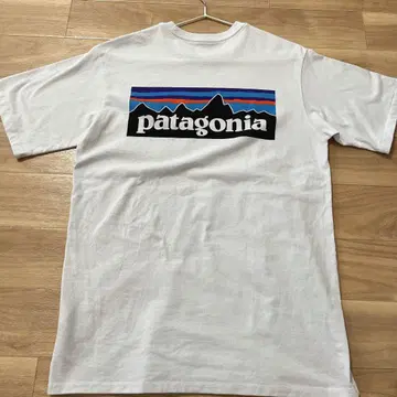 파타고니아 patagonia 백 프린트 티셔츠 화이트