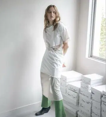 여름 아이템 가격 인하 PERVERZE 비대칭 화이트 반팔 원피스