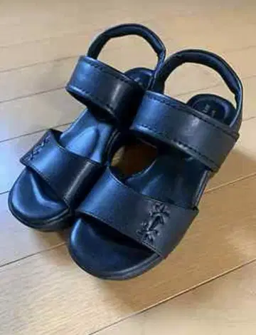 블랙 스트랩 샌들 플랫폼 힐