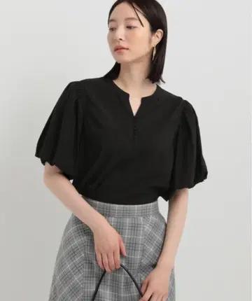 반팔 블라우스