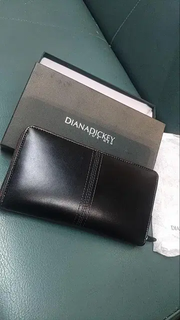DIANADICKEY 지퍼가 달린 장지갑 [새상품]