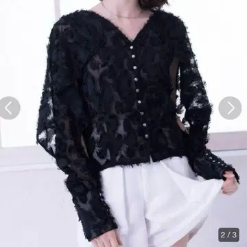 riu Cut jacquard open arm blouse 블랙 블라우스